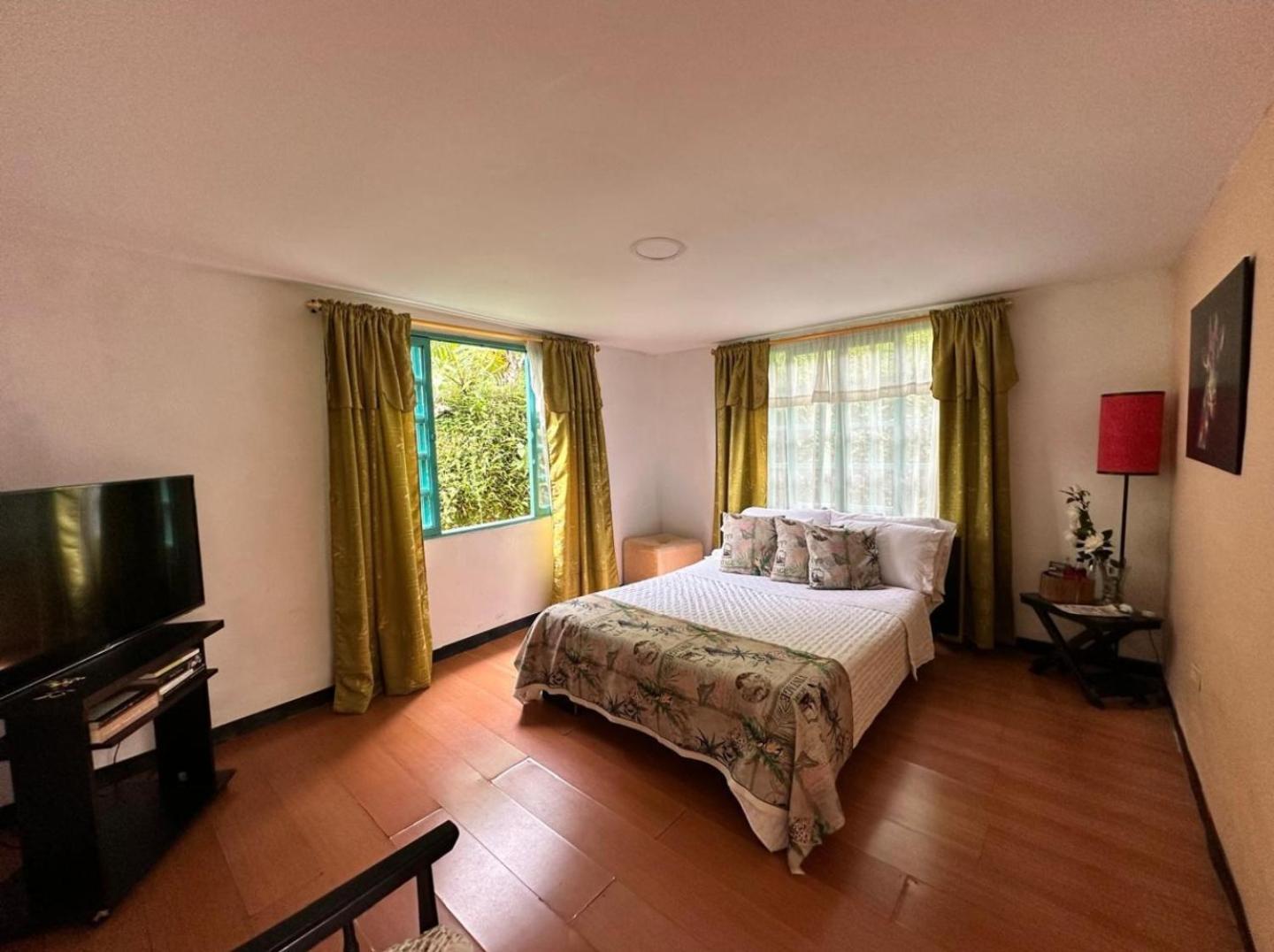 Bed and Breakfast El Refugio Del Colibri Санта-Роса-де-Кабаль Экстерьер фото